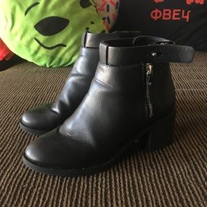 Women’s Black Low Heel Boots Size 6